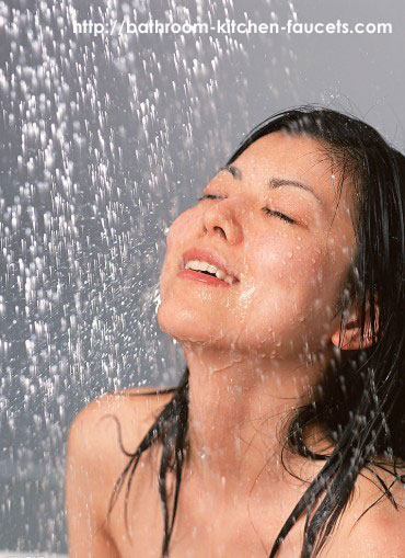 Enjoying a Nice Long Hot Shower Genieten van een mooie lange warme douche