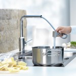 Single-lever sink mixer with swivel pull-out spout photo