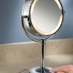 照明付きの拡大化粧鏡の写真